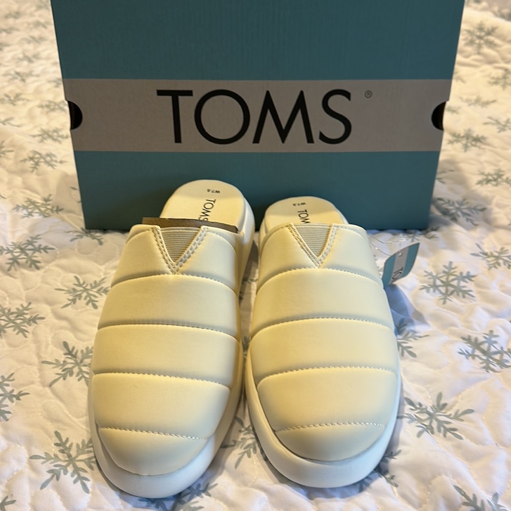Tom’s Alparagata Mule Mallow. Cream.  NIB